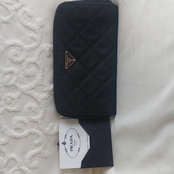 PRADA Nylon 🖤Black Quilted Zip Around Wallet 💯% Authentic NWOT - Picture 2 of 10